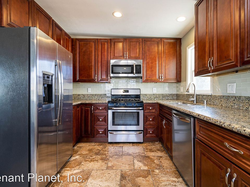 1st image of 608 Hilltop Dr