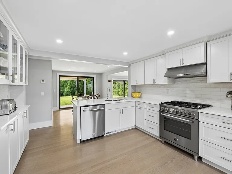 29 Fern Rd — Photo 4