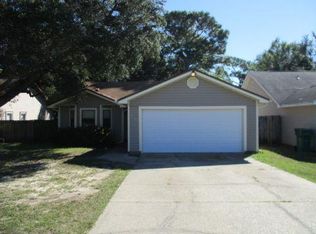 70 6th St, Shalimar, FL 32579