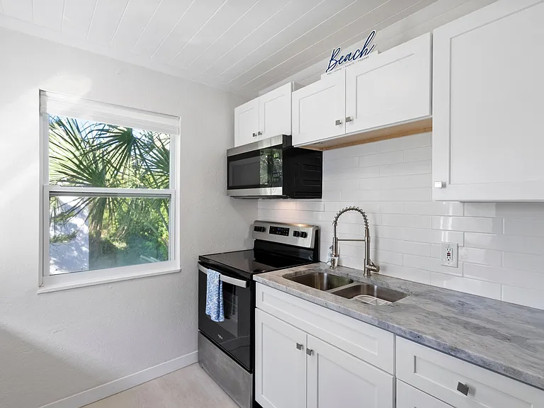 670 Hernando St #D — Photo 7