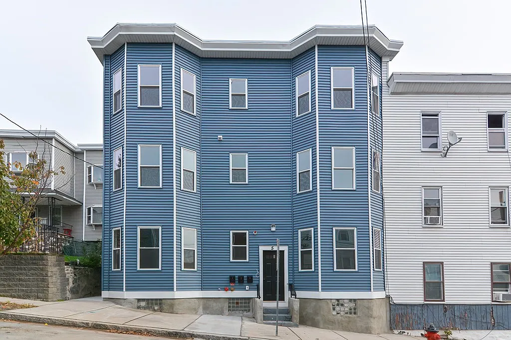 3 bed, 1100 sqft, $3,000 — Photo 1