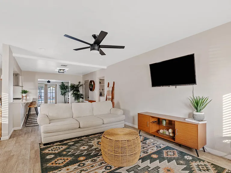 2722 E Virginia Ave — Photo 3