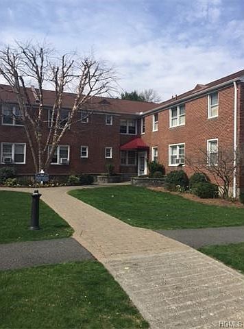 1st image of 10 Bryant Cres APT 2M