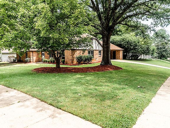 3rd image of 1200 Charnwood Dr