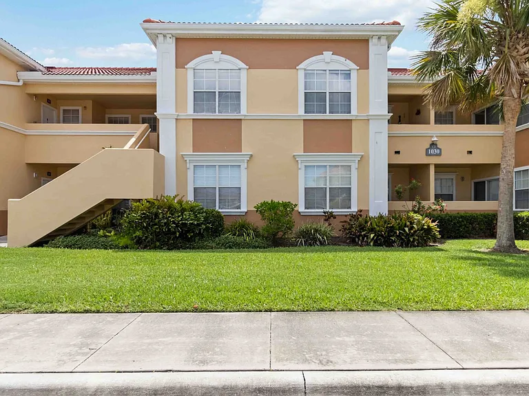 1030 Villagio Cir #203 — Photo 2
