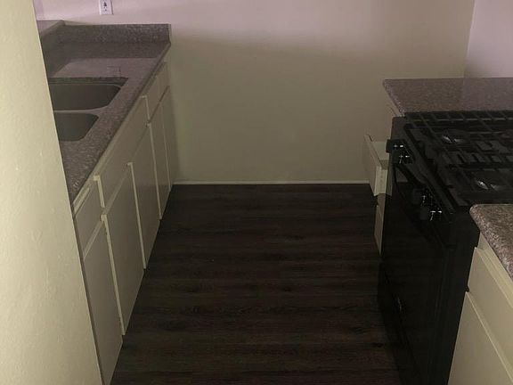 5th image of 13613 Lemoli Ave #204