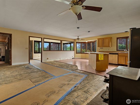 3rd image of 42410 264th Avenue SE