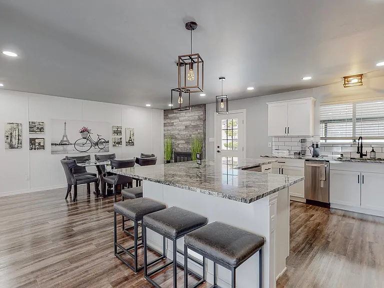 6830 Louisiana Blvd NE — Photo 11
