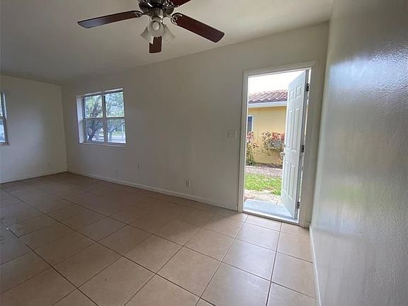 4th image of 5321 NE 18th Ave Unit 2