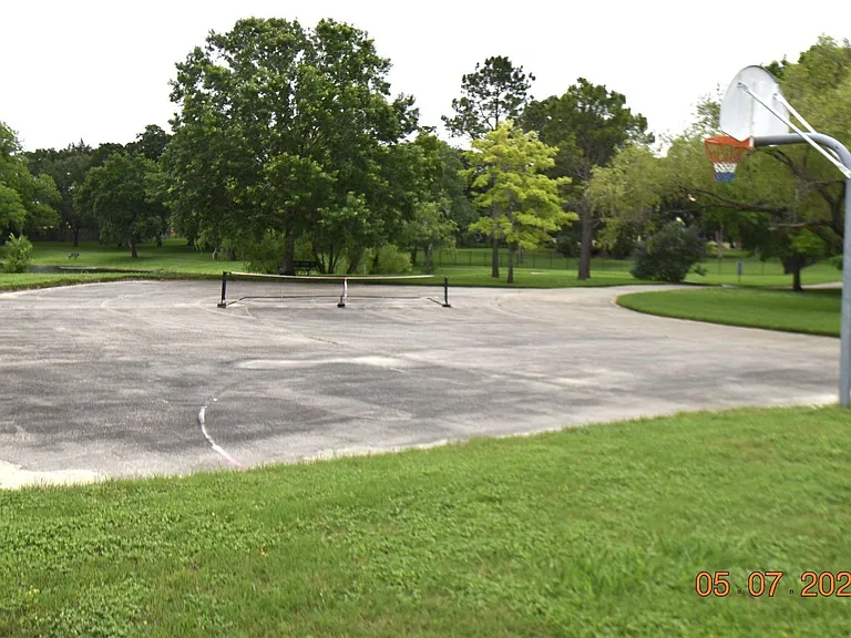 421 Creekside Dr — Photo 39
