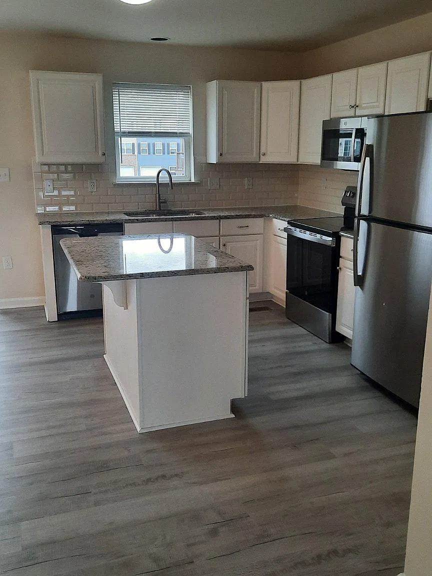 3 bed, 2.5 bath, 2000 sqft, $2,050 — Photo 4