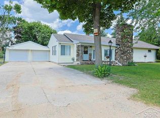 4811 Edgewood Ct, Clare, MI 48617