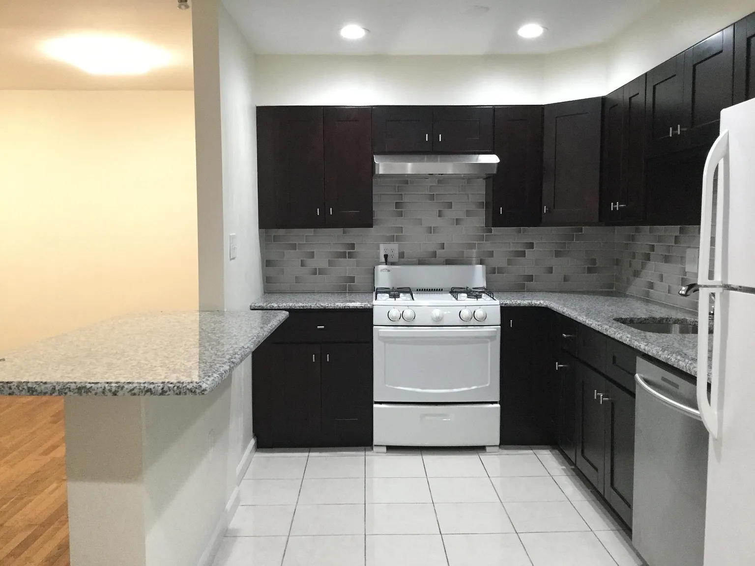 37 Van Wagenen Ave — Photo 2