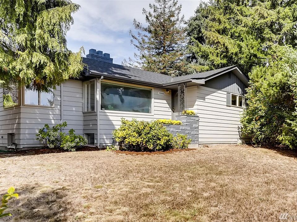 Prepare to fall in love! This Pinehurst charmer has it all! 