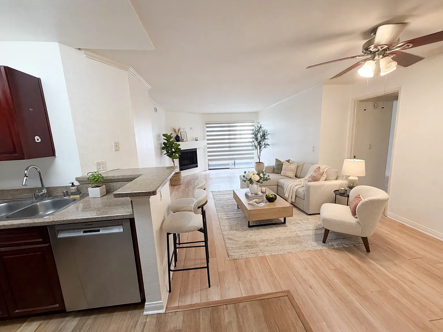 2 bed, 985 sqft, $2,950 — Photo 1