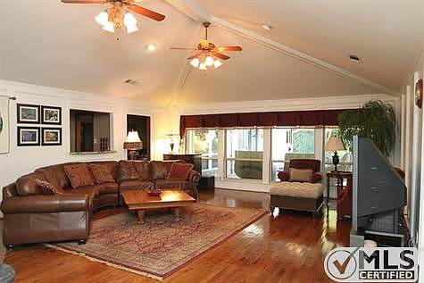 4th image of 5527 Harbor Town Dr