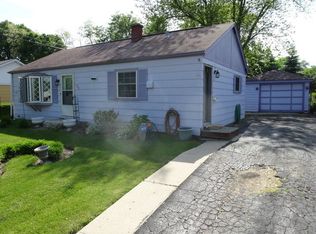 400 Hoover Dr, Carpentersville, IL 60110