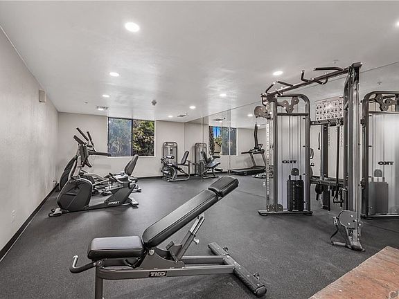 5th image of 555 Maine Ave Unit 402