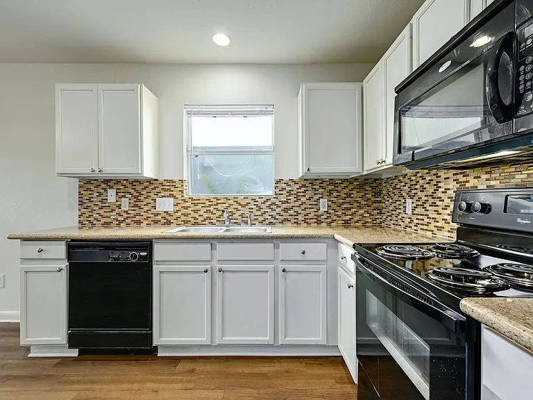 1531 Parkfield Cir — Photo 12