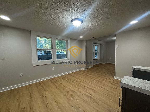 4th image of 2435 S Roena St