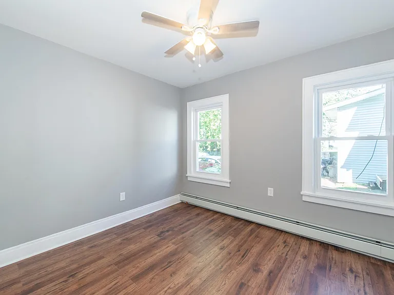 114 Sheridan Ave — Photo 14