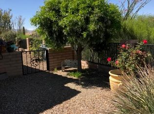 630 N Pebbles Ridge Dr, Green Valley, AZ 85614