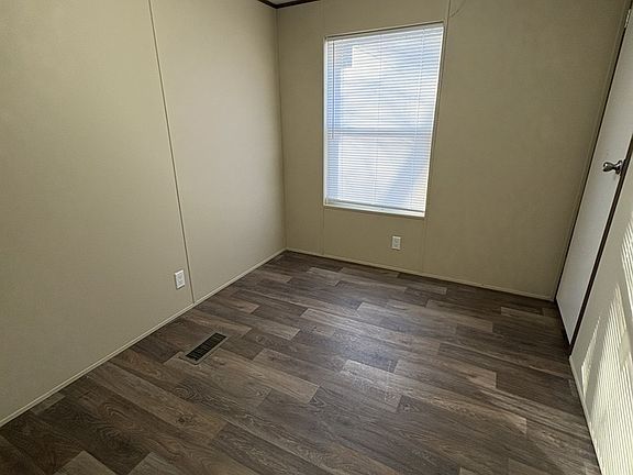 5th image of 24 Imperial Valley Dr
