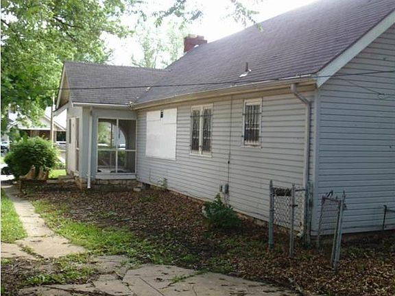 4th image of 2240 E 67th Ter