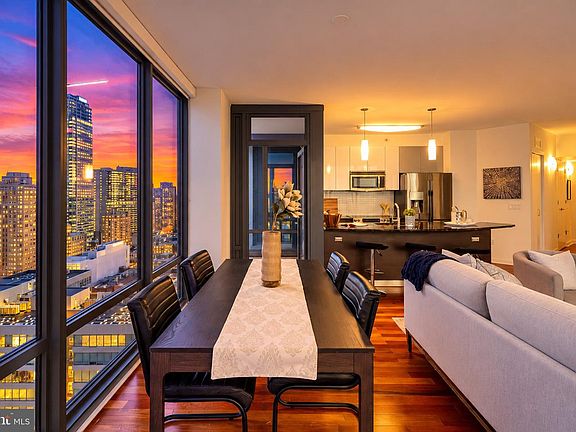 4th image of 2101 Market St Unit 3307