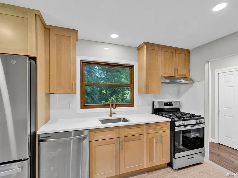 29-31 Fisher Ave #31 — Photo 4