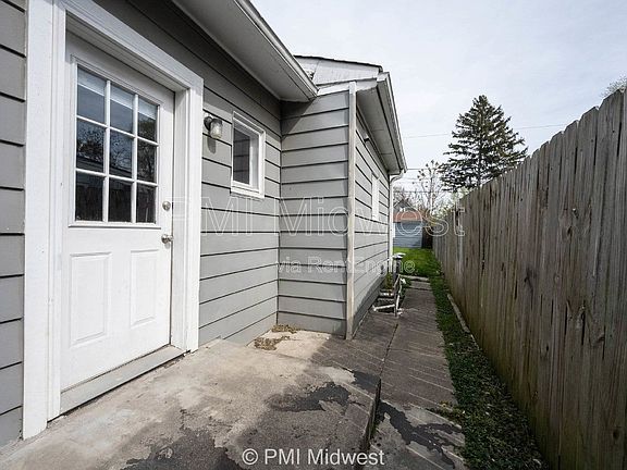3rd image of 1604 E Kelly St