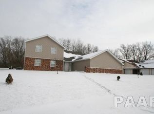 412 N Highland Ave #1, Creve Coeur, IL 61610