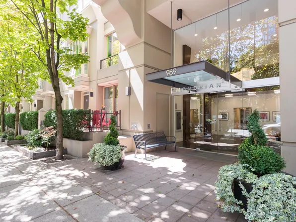 969 Richards St, Vancouver, BC V6B 1A8