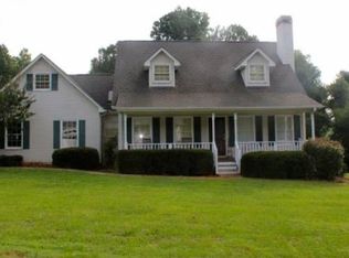 4711 Countryside Dr, Flowery Branch, GA 30542