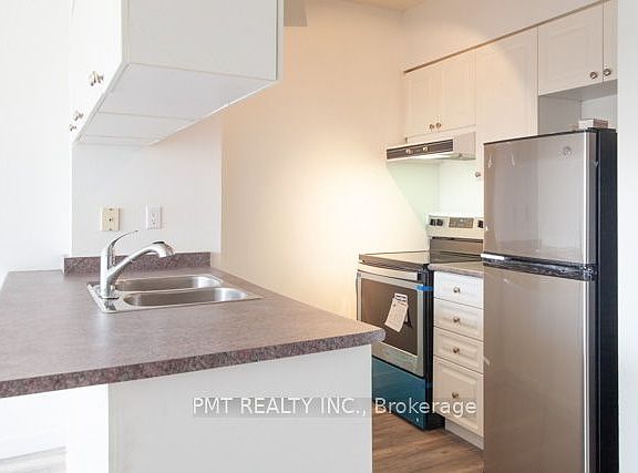 4th image of 889 Bay St #901