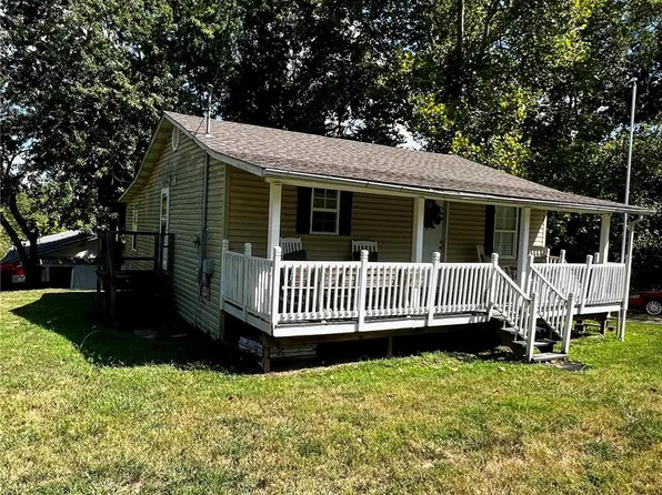 710 Center St, Bloomfield, MO 63825