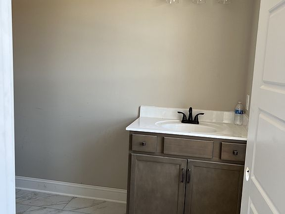 5th image of 232 Cedar Springs