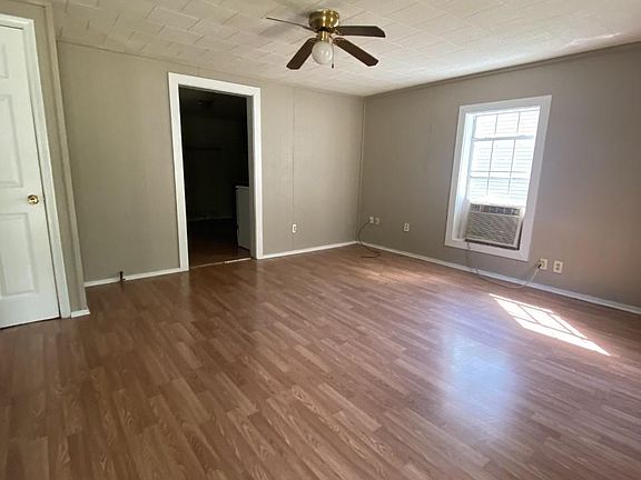 2nd image of 1831 Browning St