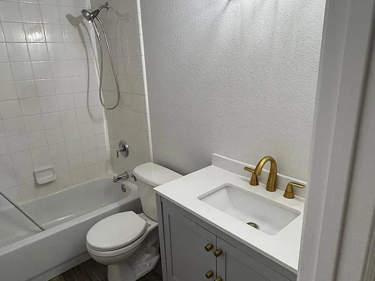 3501 Amador Dr — Photo 6