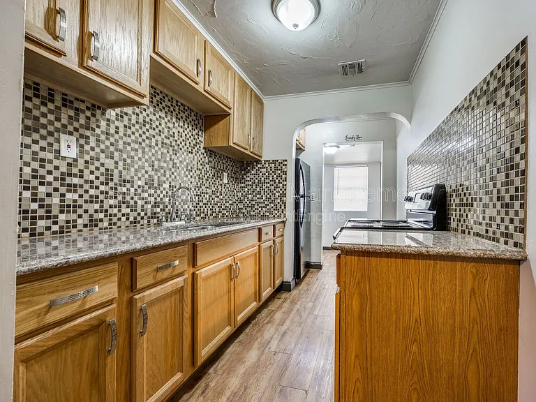 2357 W Park Pl — Photo 7