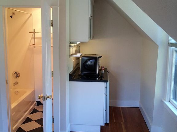 5th image of 2241 NW Hoyt St APT 109