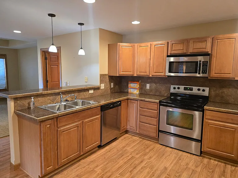 1040 N Bell St — Photo 6