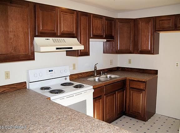 3rd image of 300 Woodridge St