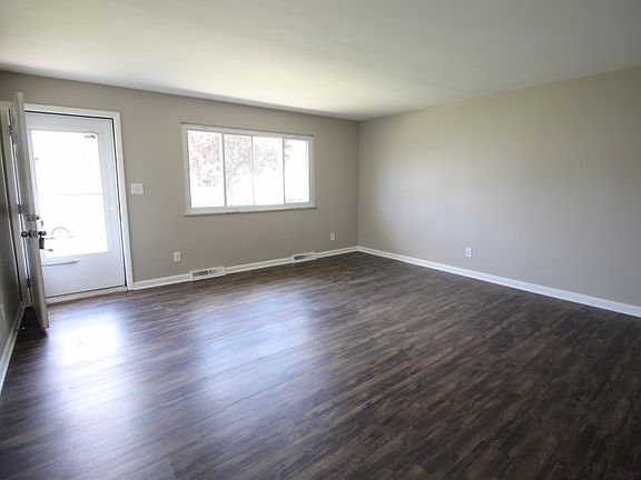 5th image of 3789 Shamrock Dr