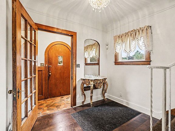 4th image of 2044 Godwin Ave SE