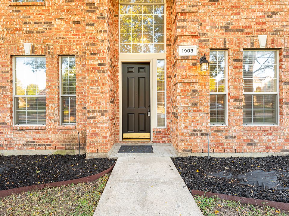 1st image of 1903 Landridge Dr
