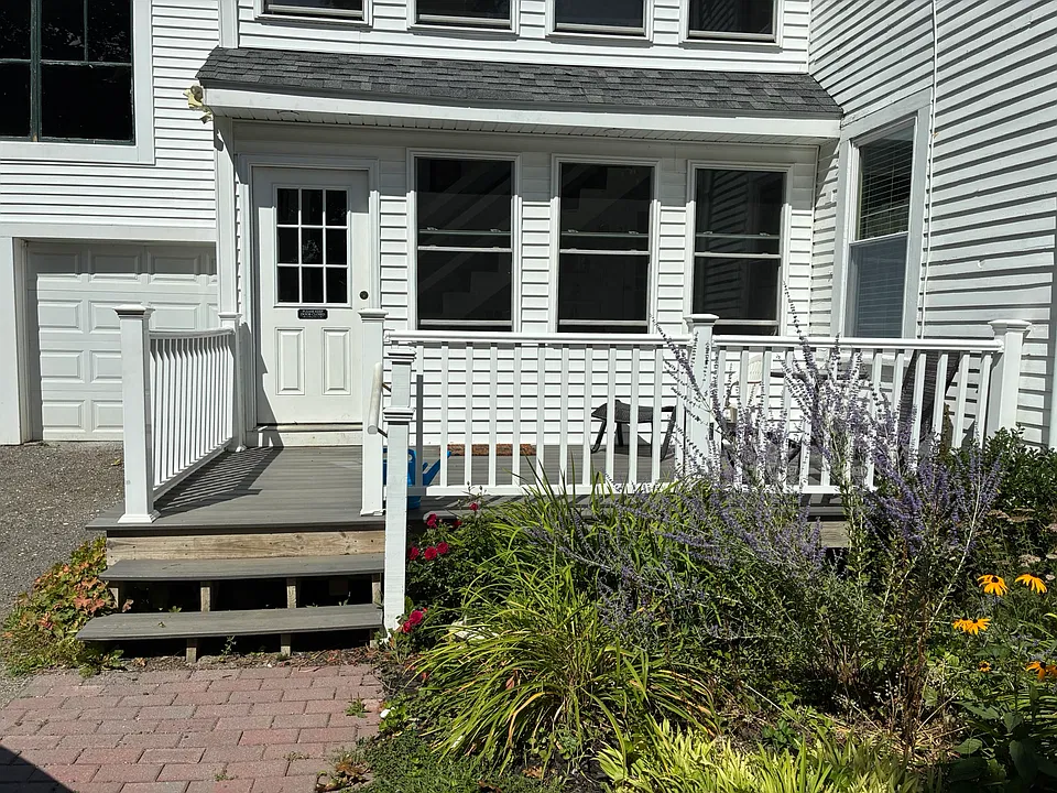 27 Northport Ave #3