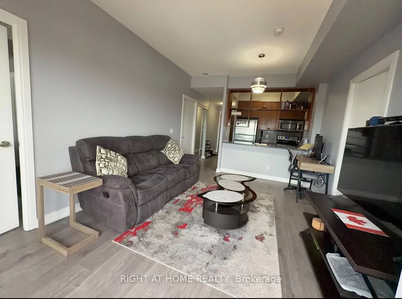181 Village Green Sq — Photo 3