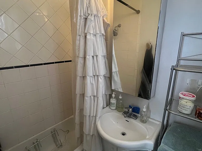 1809 Pine St #1R — Photo 7