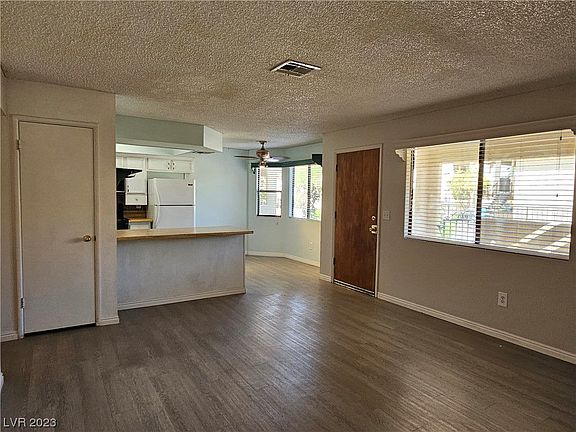 3rd image of 1104 Observation Dr APT 102